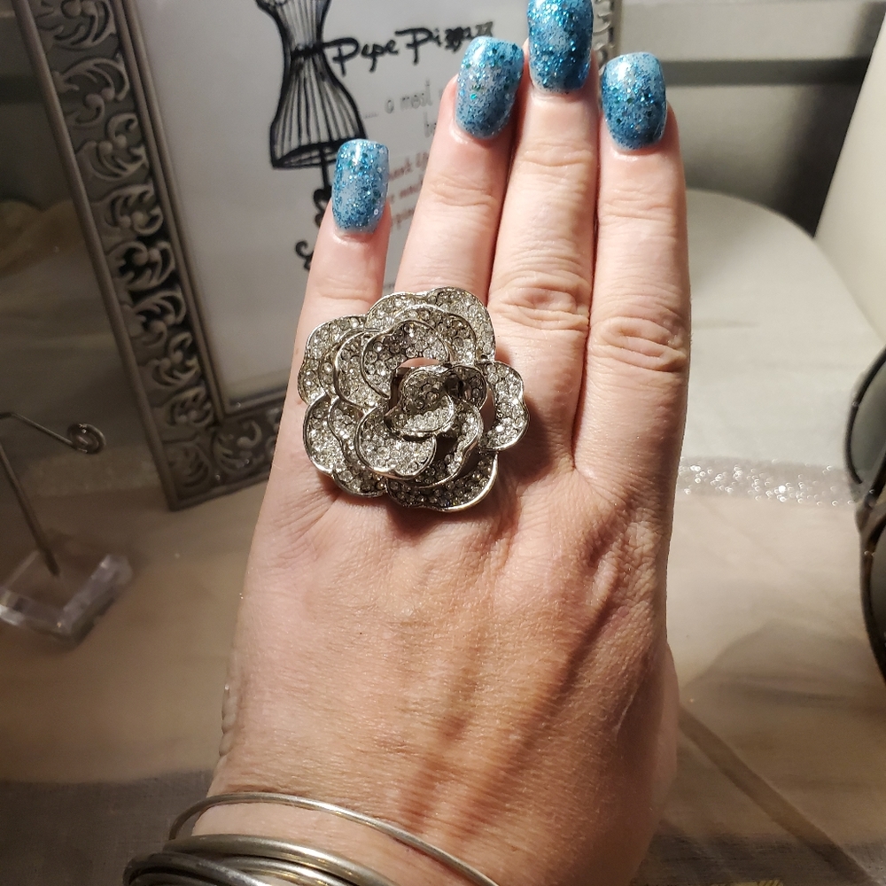 💍TRUE VINTAGE rhinestone rose stretch ring